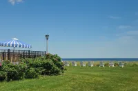 Friendship Oceanfront Suites - 2-Star