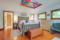 2 Mi to Beach! Cape Cod Family Retreat w/ Deck - 3-stjärniga