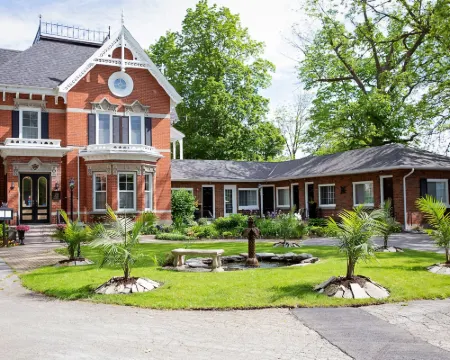 The Woodview Inn Hotels in Gananoque