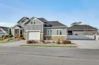 Private Pool & Hot Tub: Luxe Unit Near Uta Train! Hotels near Fox Hollow Golf Club