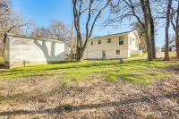 Walk to Lake Texoma: Kingston Retreat w/ Deck! - 3 estrellas