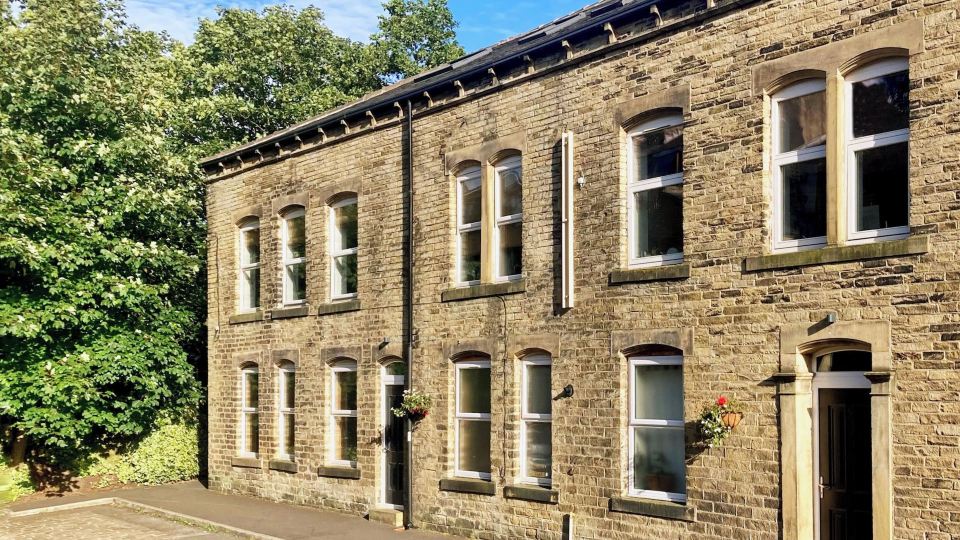The Old Riverside School House Apt 3