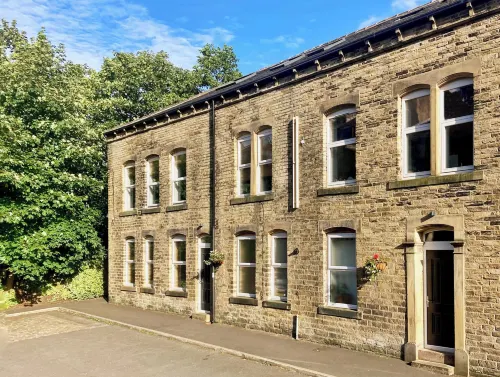 The Old Riverside School House Apt 3 Hotels in Hebden Bridge