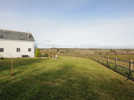 Spires Отели в г. Feock