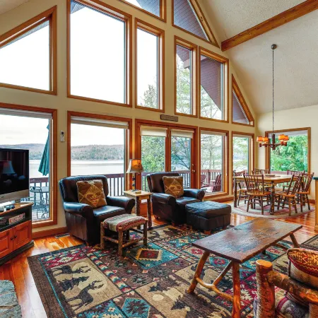 'sweet Serenity' Schroon Lake Family Retreat!