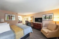 Colonial Inn Hotels in Camden