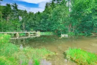 Hawley Home w/ Deck: 4 Mi to Berkshire East Resort - parking