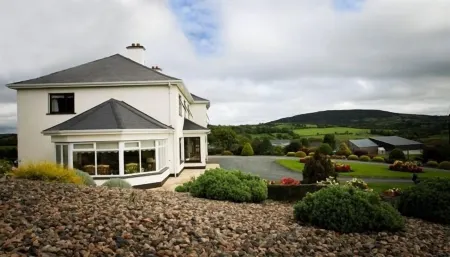 The Arches Отели рядом с достопримечательностью «Киллешандра Луп Уолк»