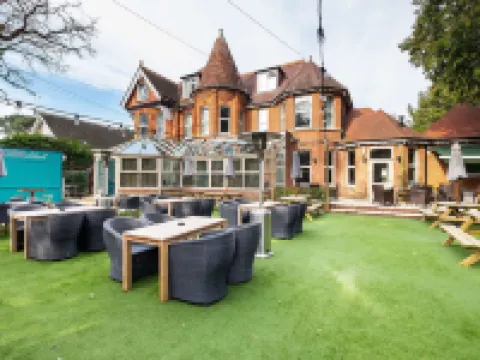 The Canford Poole otelleri