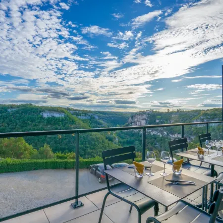 Logis Hôtels - le Belvédère - Hôtel 2 étoiles et Restaurant