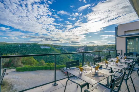 Logis Hôtels - le Belvédère - Hôtel 2 étoiles et Restaurant