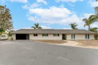 2 Mi to Lake Poway: Mtn-view Escape w/ Patio! - Alojamientos
