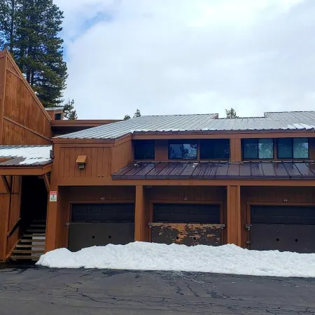 Sunny, Spacious & Pet Friendly - Creekside #39
