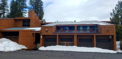 Sunny, Spacious & Pet Friendly - Creekside #39