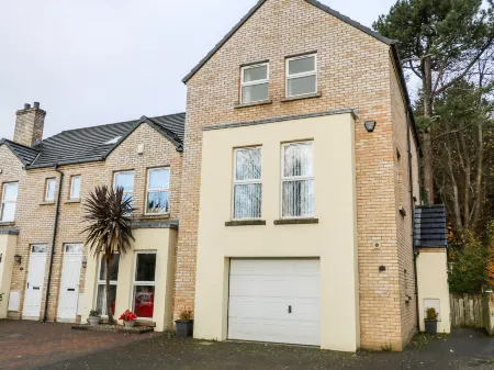 The Admiral Отели рядом с достопримечательностью «Библиотека Колрейн»