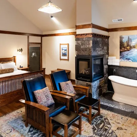 FivePine Lodge Отели в г. Систерс