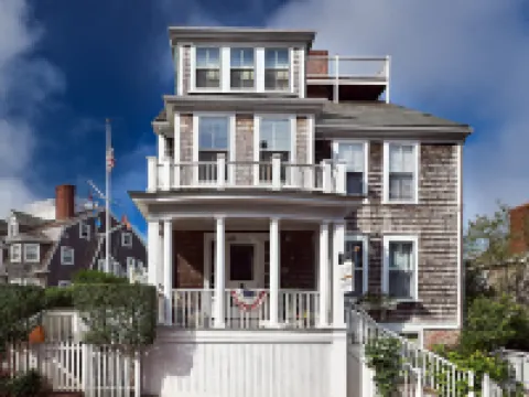 Cliff Lodge Hotels in Nantucket