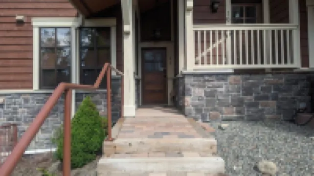 Stones Throw #11 by Bear Country Hôtels à : Thompson-Nicola P