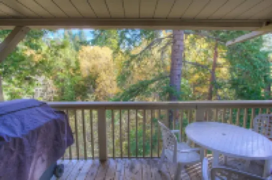 Forest View Townhouse 3 Bedroom Home by RedAwning