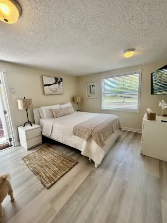 SEA SHELL COTTAGE, Sleeps 2 - Summer Vacation, Fishing & Lobster Season is Here!