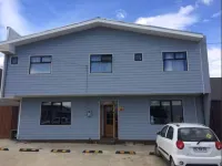 Hostal La Base - Alojamientos