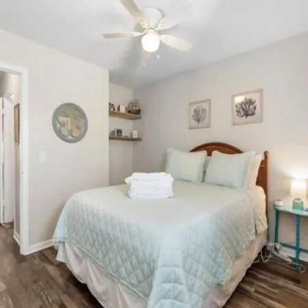 Good Vibes Carolina Beach 1 Bedroom Villa by RedAwning