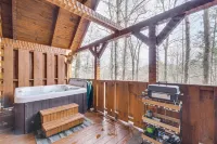 Honey Bear Pause: Rural Escape w/ Porch & Hot Tub! - balcony