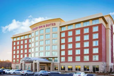 Drury Inn & Suites Charlotte Arrowood فنادق في شارلوت