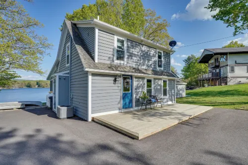 Family Friendly! Lakefront Tully Getaway w/ Porch