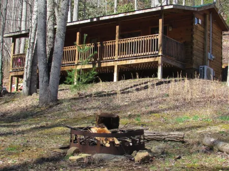 Sundance Pet friendly log cabin with hot tub wifi gas grill waterfall hiking
