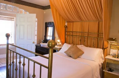 Historic Inn Vacation Rental Hotels in Ashfield-Colborne-Wawanosh