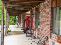 Razorback Lodge Hotels in Cedar Township