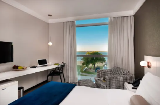 Píer Vitória Hotel Отели рядом с достопримечательностью «Parque Municipal Horto de Maruípe»