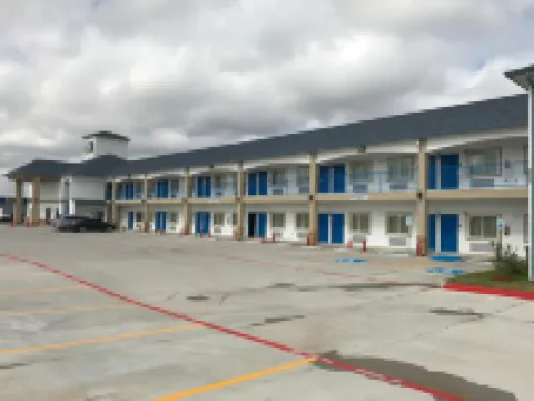 貝敦華麗套房酒店