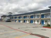 Deluxe Inn & Suites - Baytown