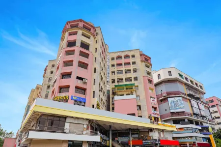 FabHotel Crystal I - Gandhinagar Отели рядом с достопримечательностью «GH 7 & Press Circle»