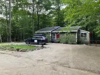 Winnipesauke beach access, family and dog friendly home with fenced in Yard.