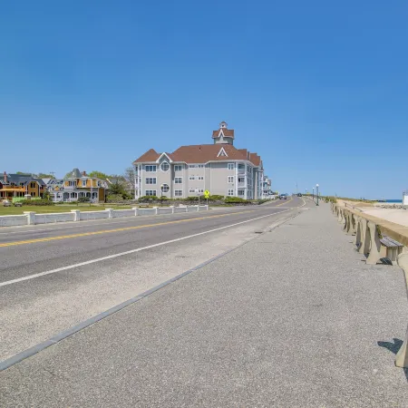 Breezy Oak Bluffs Condo - Steps to Inkwell Beach!