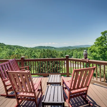 Hot Tub, Game Room! Group-Friendly Nebo Cabin