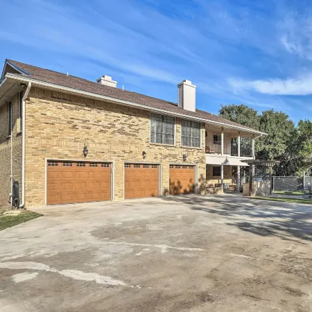 Canyon Lake Home Hill Country and Water Views!