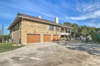 Canyon Lake Home Hill Country and Water Views! - Spa