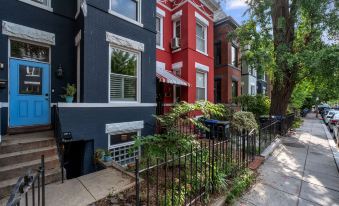 Cute And Charming 1br In Fantastic Location 1 Bedroom Townhouse by RedAwning
