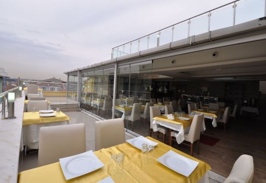 2. 칼케돈 호텔 이..