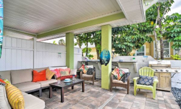 Driftwood Beach Cottage - Walk to Clearwater Bch