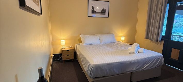 Bellbird Hotel Отели в г. Сеснок