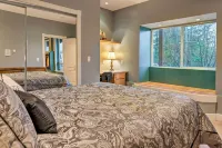Ketchikan Home: Bay Views, 1/2 Mi to Hiking Trails Hotels in der Nähe von Totem Heritage Center