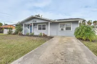 1 Mi to Anna Maria Island Pet-Friendly Retreat