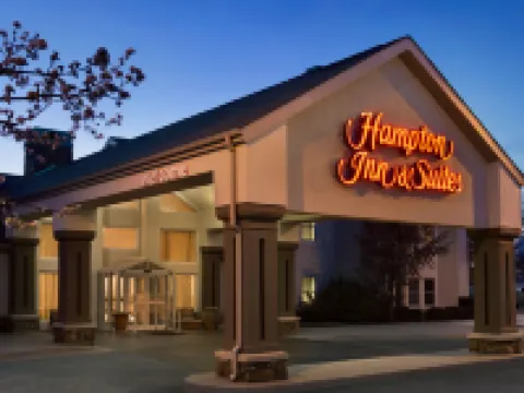 แฮมป์ตัน อินน์แอนด์สวีทส์ สปริงเดล โรงแรมในสปริงเดล