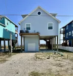 Island Breeze - Sleeps 18 - Spacious 5-Bedroom Beach Front House