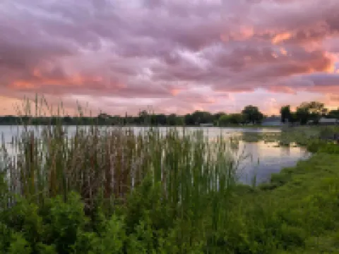 Hook, Line and Leisure Lakefront Gem with Porch! Hoteles en Winter Haven